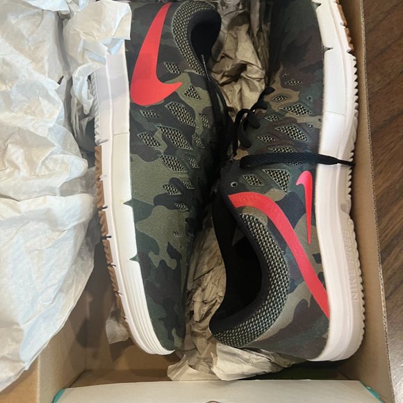 Nike Free Sb Qs Size 11.5 Fortress Green Gym Red Black Rose City 749677 - Picture 4 of 6